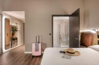 Moxy Verona