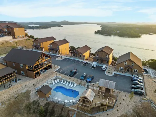 A Birds Eye Bridge View - 5 Bdr w/ Private Hot Tub