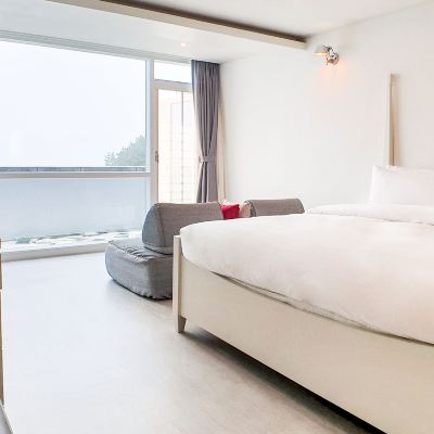 디럭스 오션 뷰룸 더블침대 (본관) 부엉이호텔 쿠폰