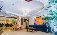 Queen Margarette Hotel - Downtown