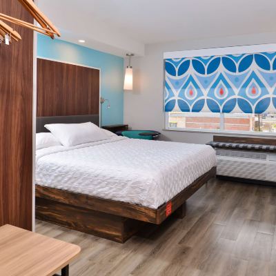 King Room-Hearing Accessible-Roll-in Shower Tru by Hilton Stuttgart, AR Promo Code