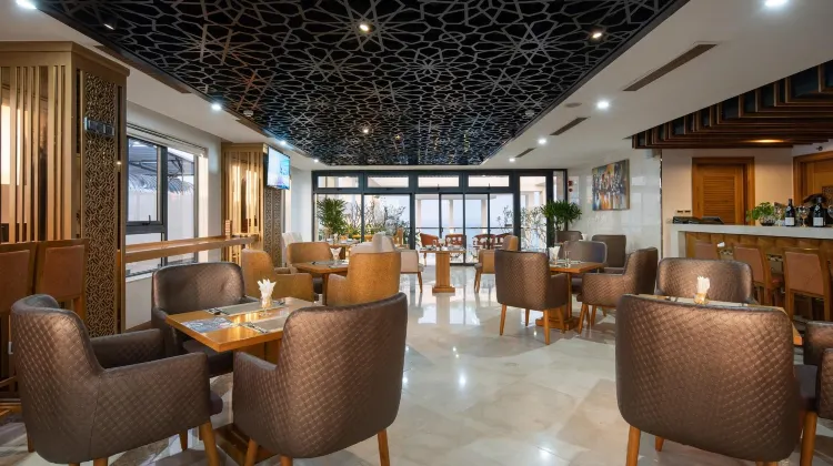 パリ デリ ダナン ビーチ ホテル 食事・レストラン