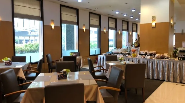 CHECK inn SELECT Taichung Dadun 食事・レストラン