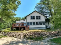 Beautiful Views @ 4-Season Lake House, Private Sandy Beach Hotels in Fryeburg