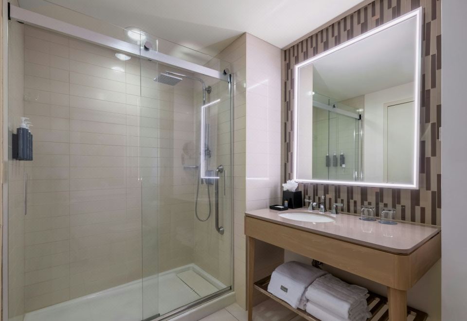 部分海景双大床房