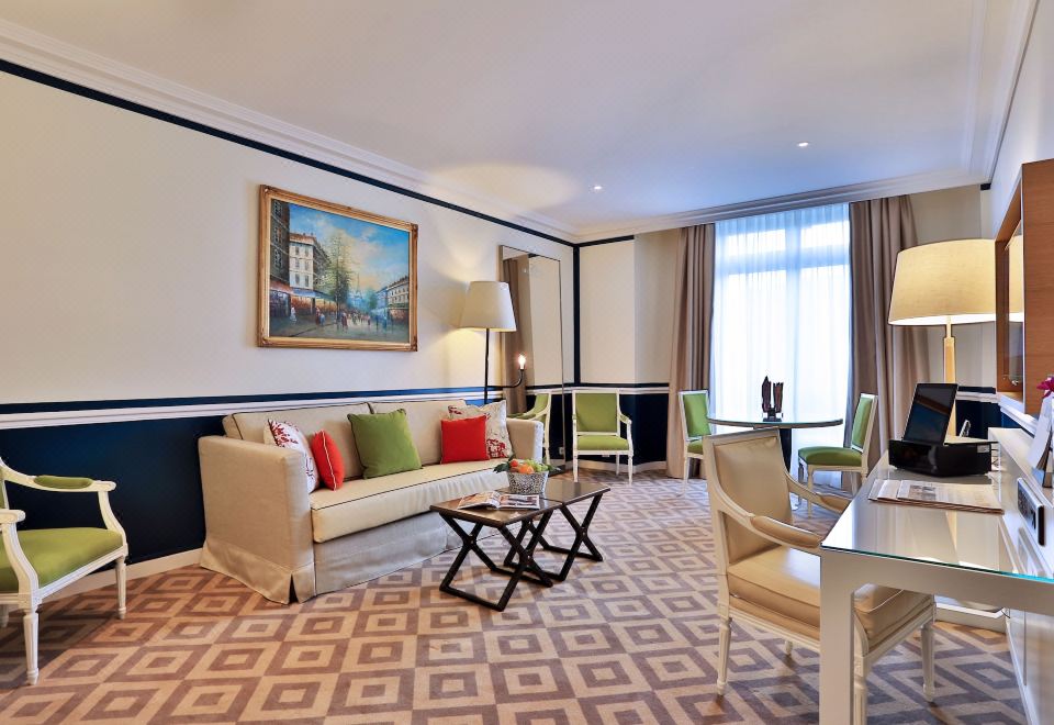 Fraser Suites le Claridge Champs-ElyséesOne Bedroom Executive Suite- Champs Elysees View