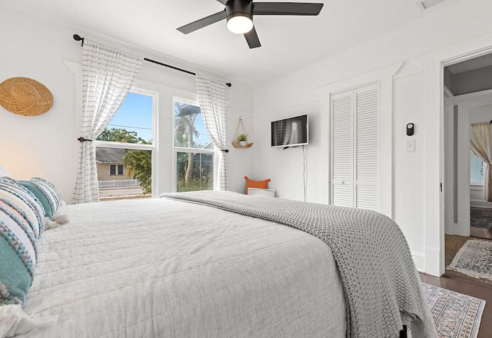 迷人的休闲-带盖泳池、室外烧烤、游戏