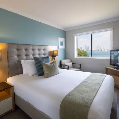 Premium Broadwater Suite & Entry To 4 Theme Parks