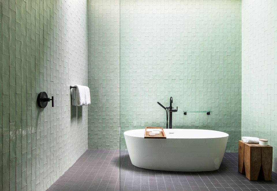 一室套房，1張大床（一臥室spa）