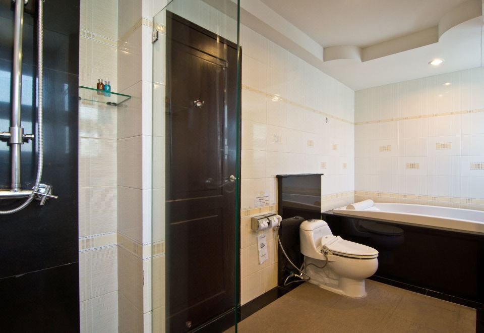 LK Royal SuiteVersace Suite