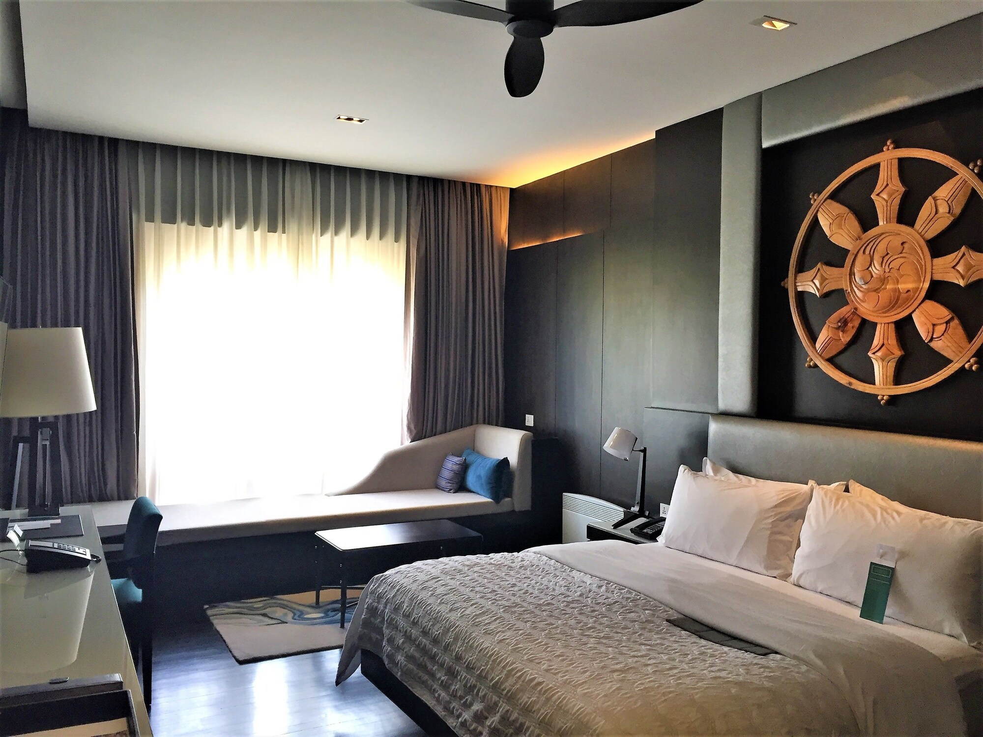 至尊豪华套房，特大床，梳化床，河景