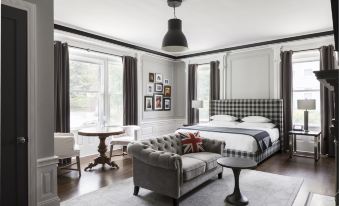 The George - Housity