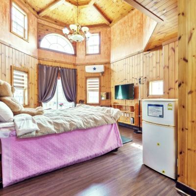 Room (208-Base 2 Pax) 체리스펜션 쿠폰