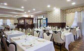 Plaza Hotel Bishkek - Housity