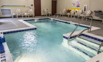 Cobblestone Hotel & Suites - Chippewa Falls - Housity