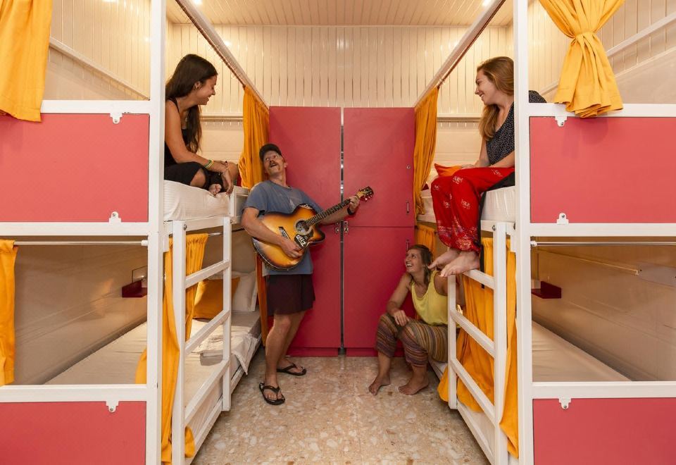 客房 - 帶4張床 - 女性，僅限客房（一張床位）