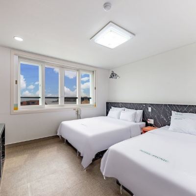 Double + Single Suite with Ocean View