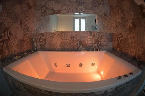 大床间 - 带spa浴缸