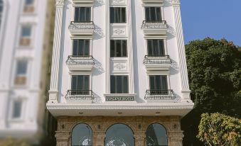 Vincent Halong Hotel