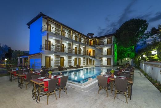 Amore Hotel Teki̇Rova