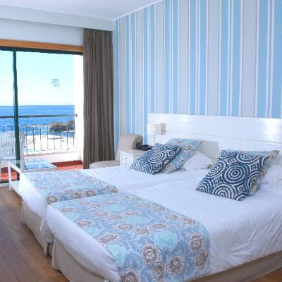 Twin Room with Frontal Sea View