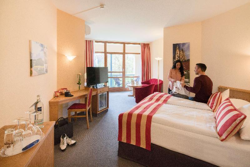 1 Double Bed, Junior Suite, Balcony, Street Side, Sitting Area, Full Breakfast
