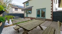 Oceanside | Sleeps 6 |Walk to Beach & Stylish Hotels in 