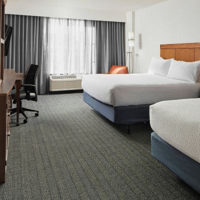 房間， 兩張大床 （行動無障礙， 浴缸） 夏洛茨維爾萬怡酒店 - 大學醫學中心優惠