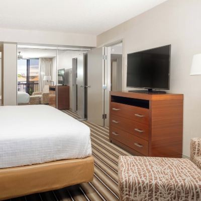 One-Bedroom Suite Non smoking Maui Coast Hotel Promo Code