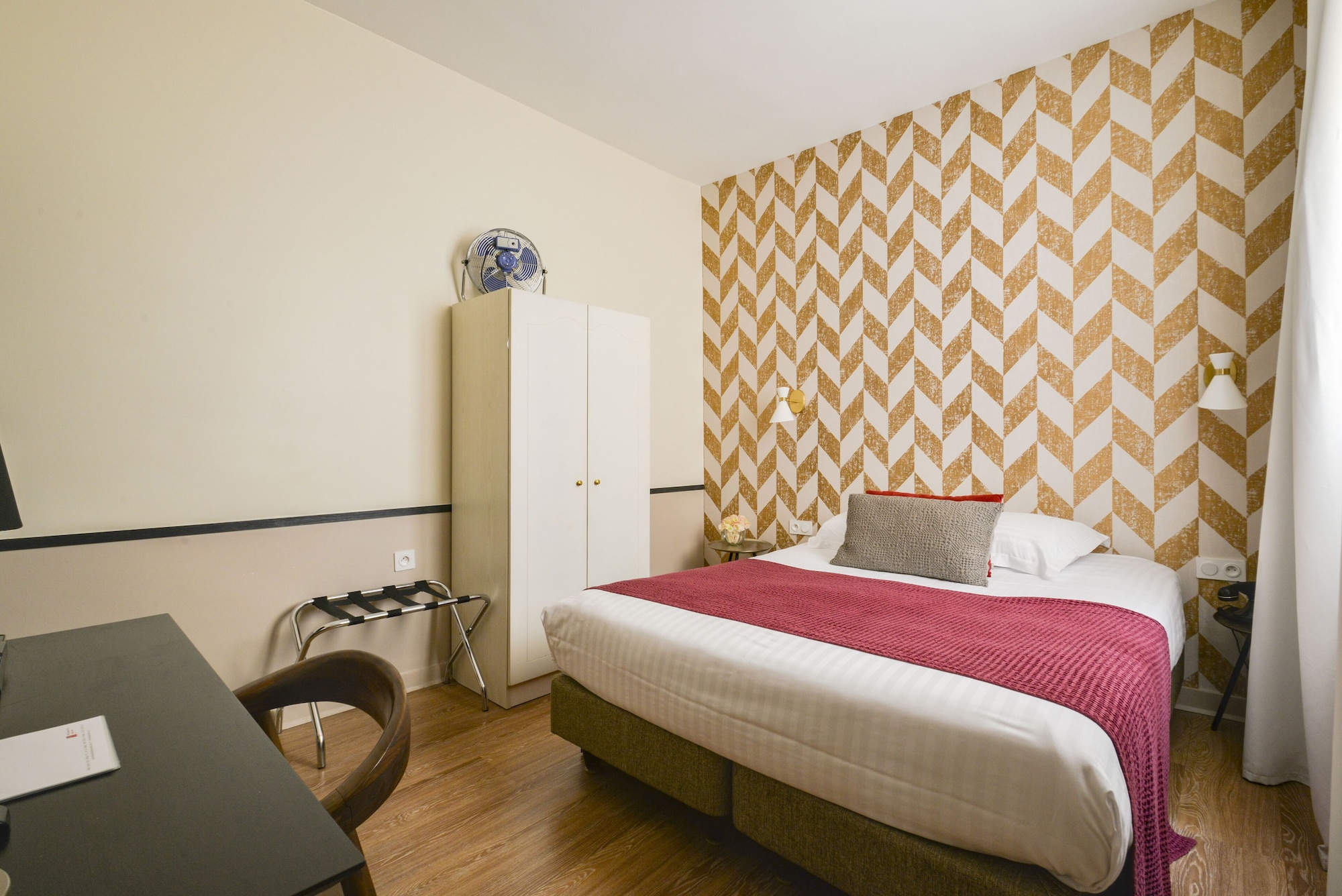 经典房，俯瞰jarente或Necker街的景观