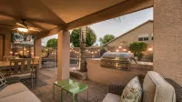Massive 5 Bdrm Getaway WPool, Hot Tub, Game Room