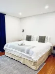 2-Bedroom Suite in the Heart of Downtown Ξενοδοχεία στην πόλη 