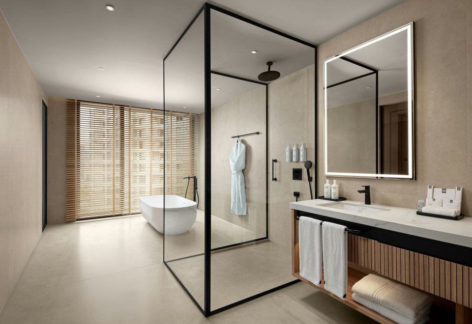 行政套房，1张特大床，梳化床，城景，按摩浴缸