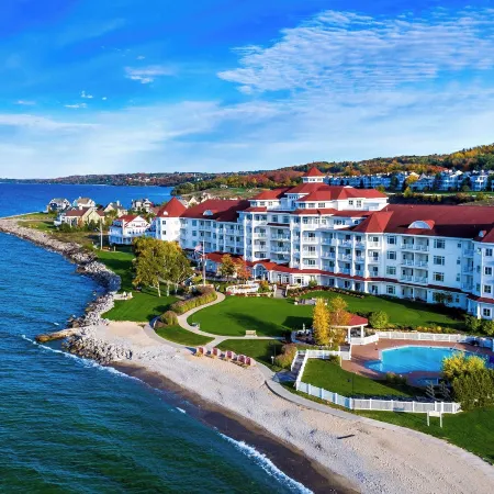 Inn at Bay Harbor Отели в г. Петоски