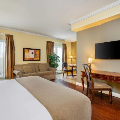 Efficiency King Suite with Sofa Bed - Non Smoking Hotel Brossard Promo Code