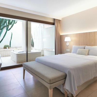 Deluxe Double Room Hotel Omnium Promo Code