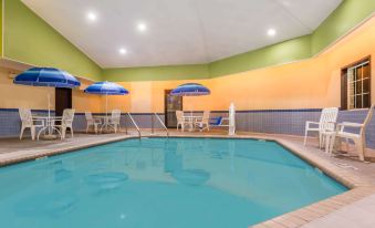 Days Inn & Suites by Wyndham Kaukauna WI