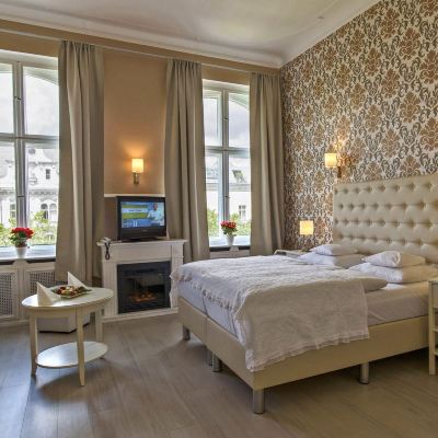 Comfort Double Room Hotel Augusta am Kurfürstendamm Promo Code