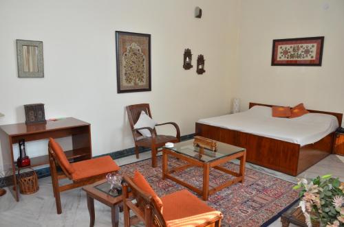 Sandy's Homestay双人或双床房享有园景