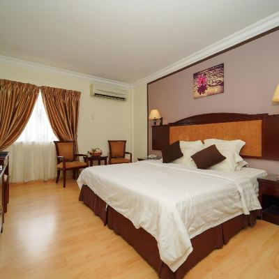 Bilik Premium dengan Katil King Size Kupon Capital O 89658 Bustani Hotel