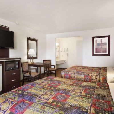 2 Queen Beds,Mobility Accessible Room,Non-Smoking