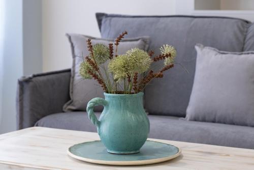 带阳台的小型套房