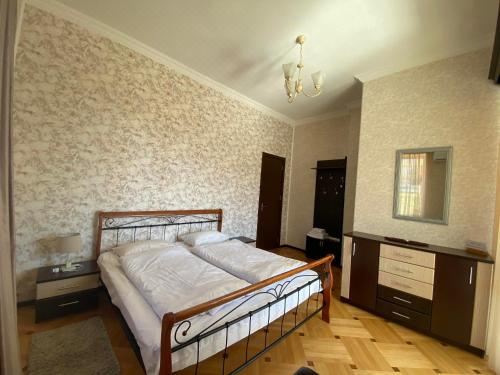 Neli & Zaal Guest House Apartment with Balcony