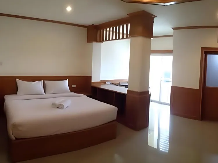 ห้องดีลักซ์ เตียงใหญ่ 1 เตียง