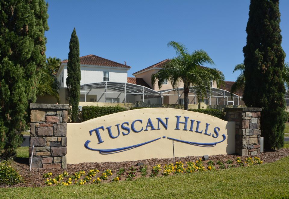 门禁社区绿洲带泳池和水疗-精致家庭休闲