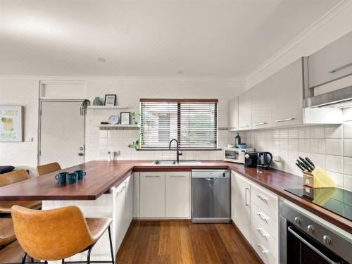 Cosy Corner Town Centre Three-Bedroom House