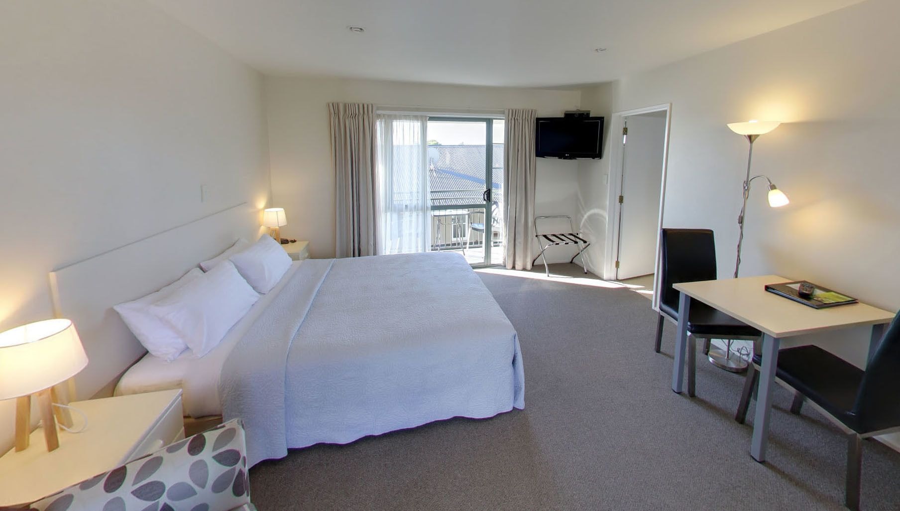 高级单间，无烟，带小厨房（高级spa浴缸单间）