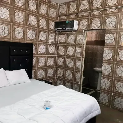 Elite Poolbar & Lodge Отели в г. 