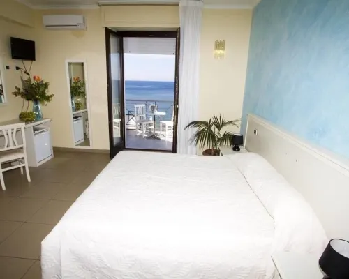 Pescasubacquea Hotels in Crotone