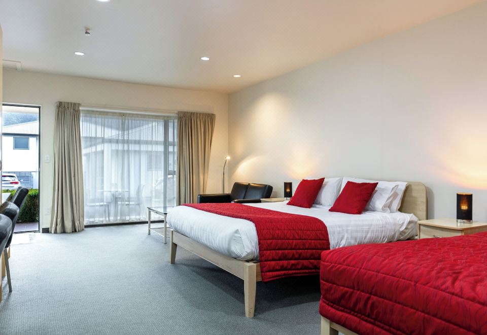 Jasmine Court MotelLuxury Studio, Jetted Tub